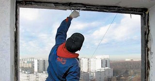 Демонтаж остекления балкона в Каспийске - цена от 569 руб. - Сварной-Ксп